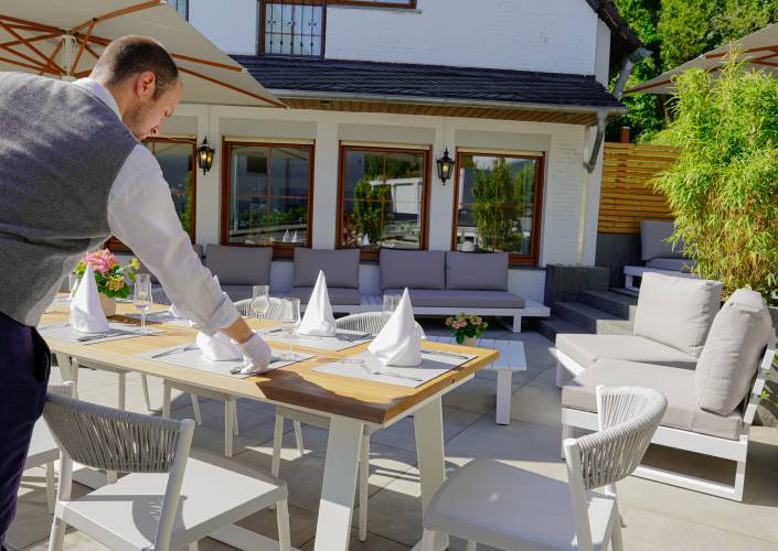 Terrace & outdoor lounge: Enjoy your meal in the open air - Landidyll Hotel Weidenbrück