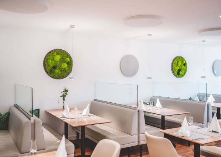 Modern eingerichtetes Restaurant Elis Deli im Swisttal