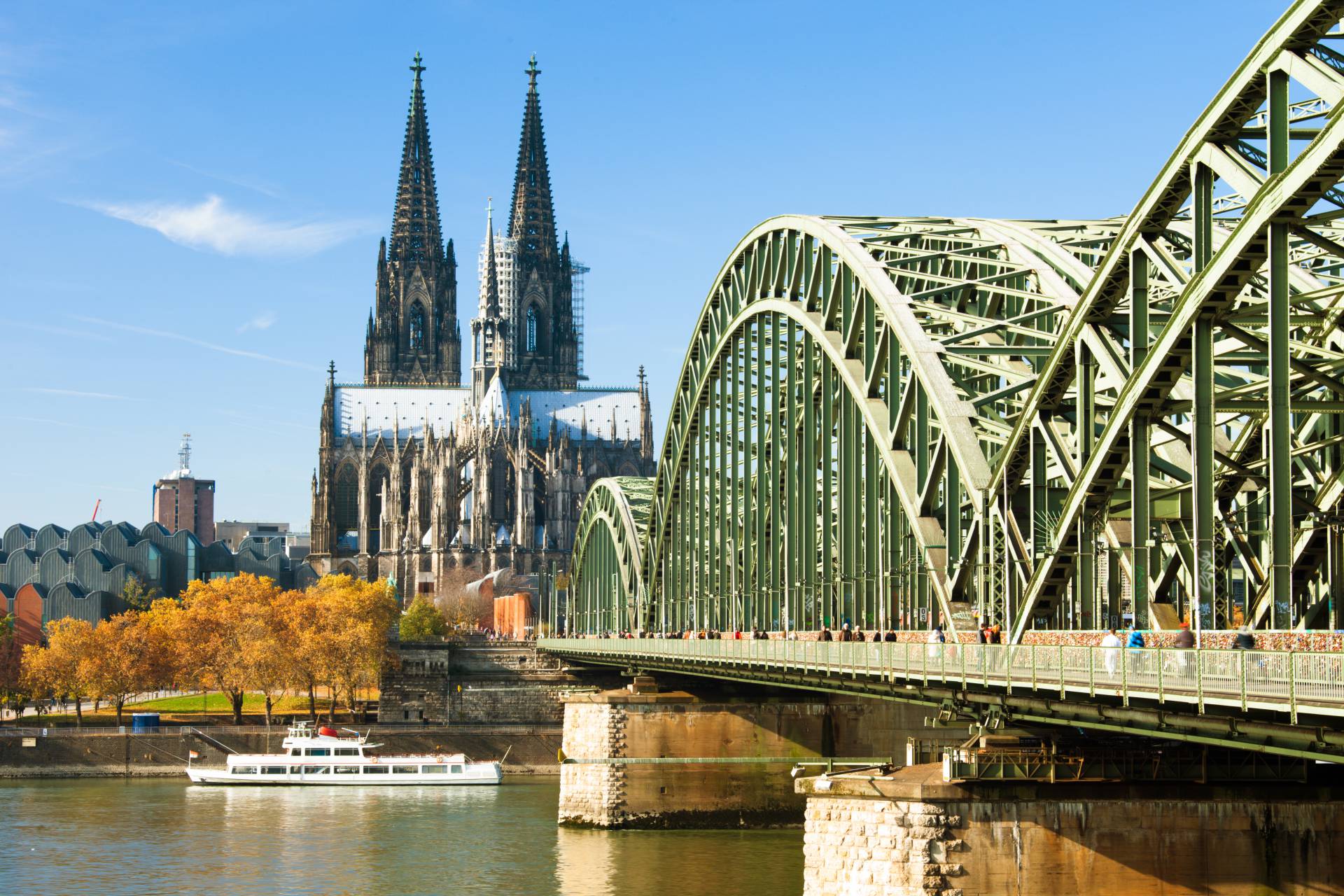 Kölner Dom und Rheinbrücke im Rheinland