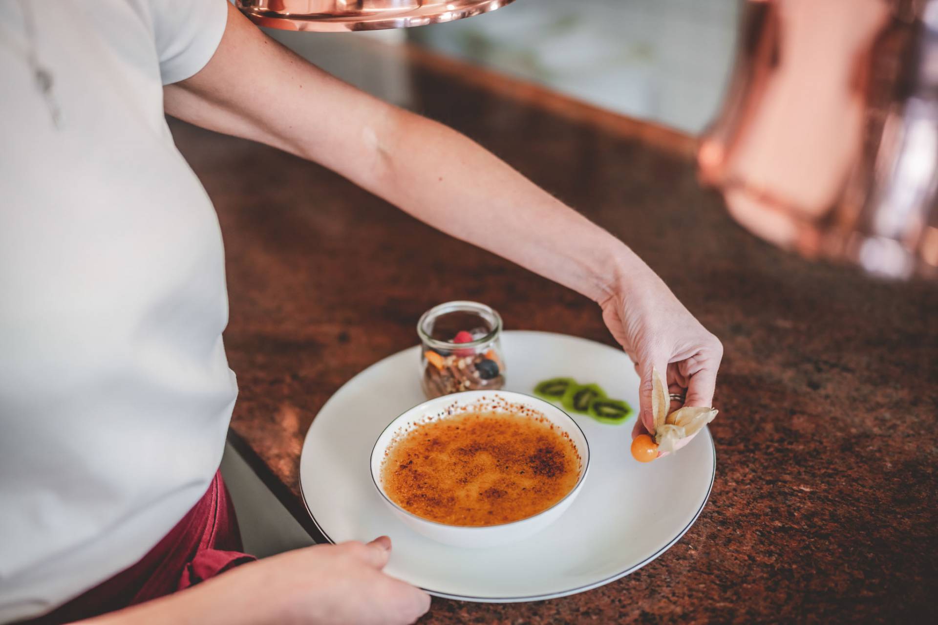 Crème brûlée im Hotelrestaurant Weidenbrück