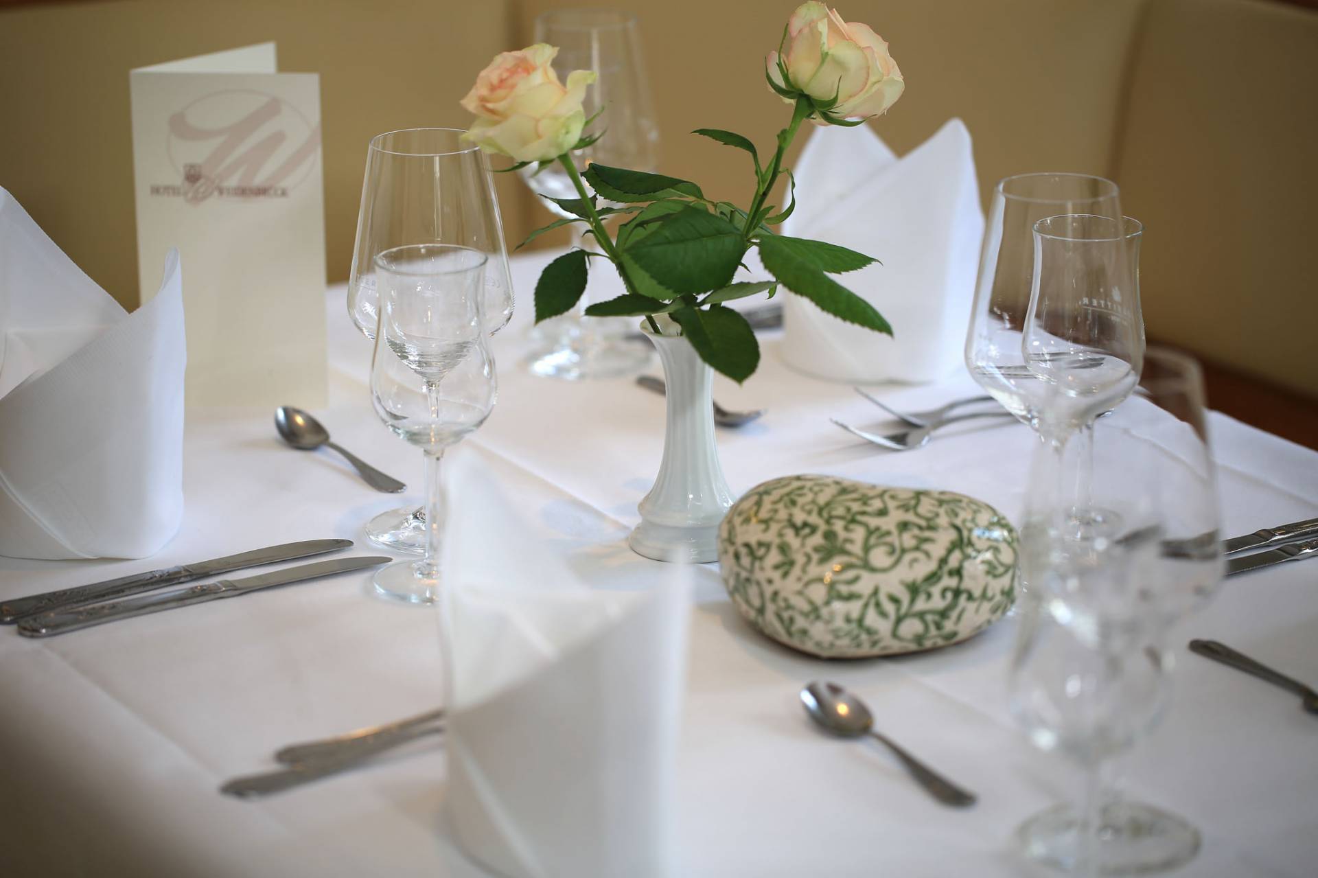 Dekorierter Restaurant-Tisch in Elis Deli