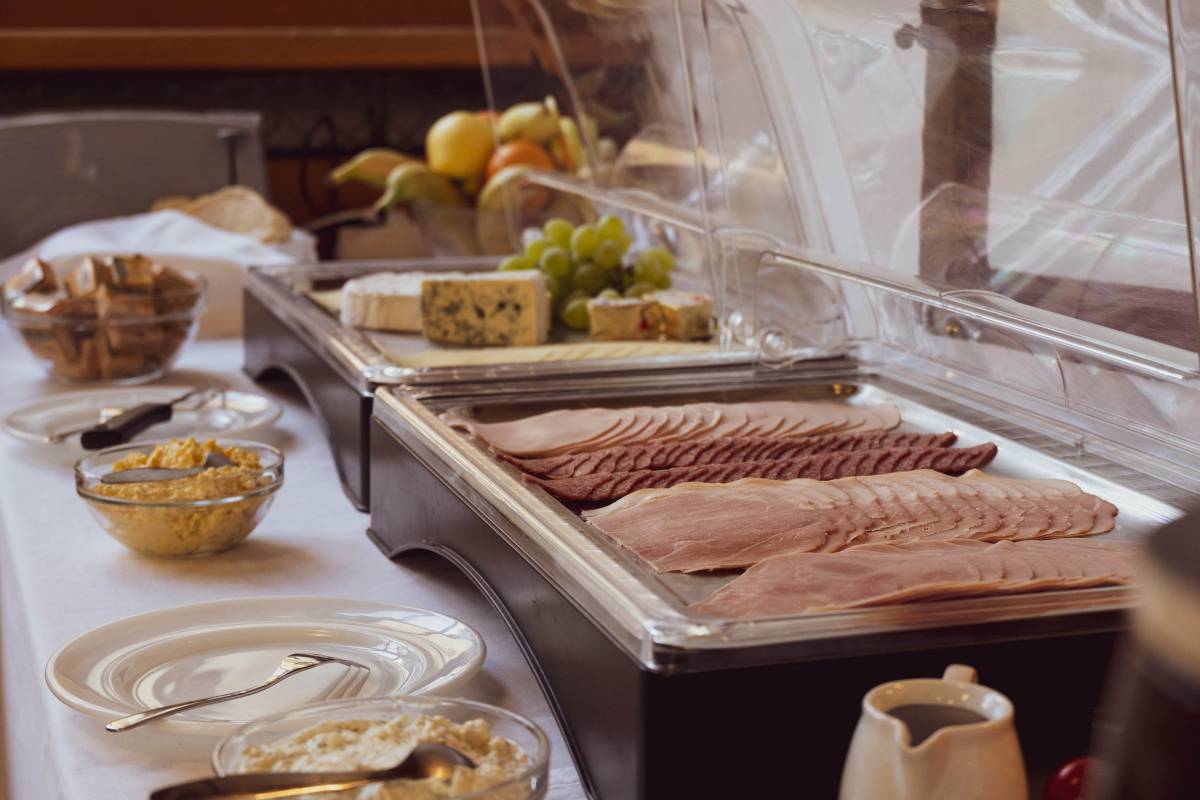 Gedeckter Catering-Tisch vom Hotel Weidenbrück