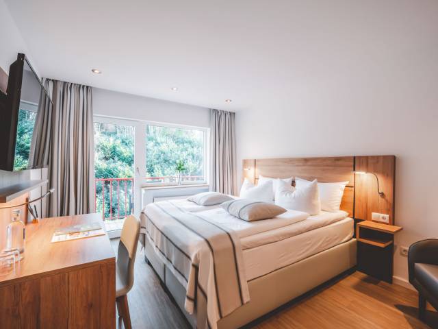Modern eingerichtetes Doppelzimmer Plus im Hotel Weidenbrück